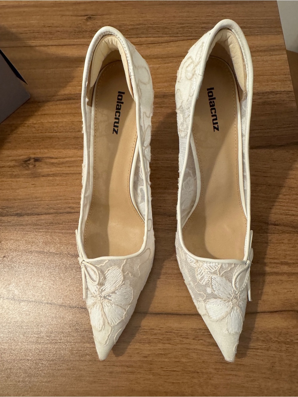 Lola Cruz Women's Wedding Ivory Lace Pointed-Toe Pumps